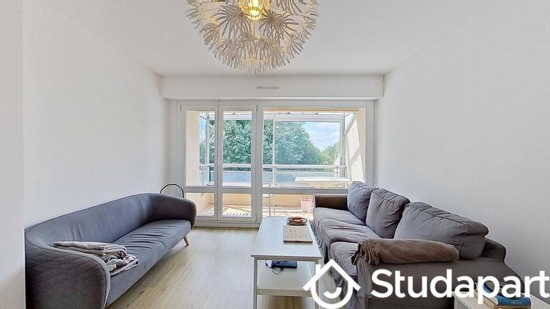 Chambre - 90 m² - 1 pièce