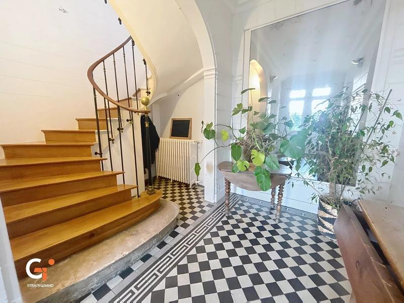 Propriété - 365 m² - 12 pièces