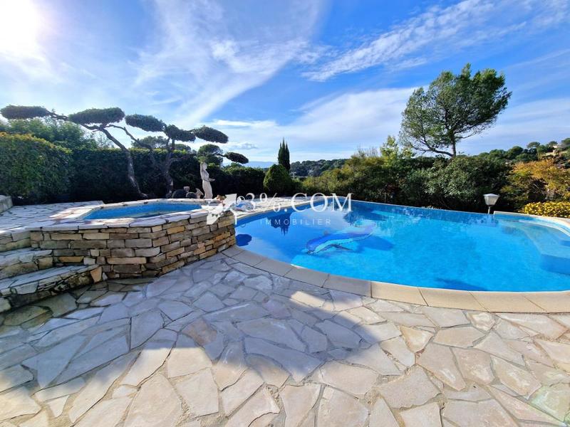 Villa - 196 m² - 6 pièces