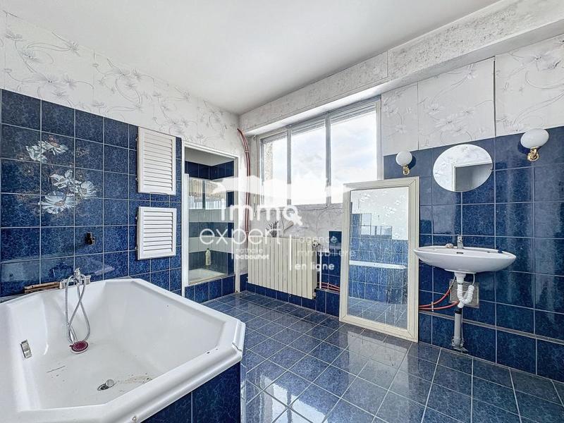 Local d'activité / Entrepôt - 694 m² - 5 pièces