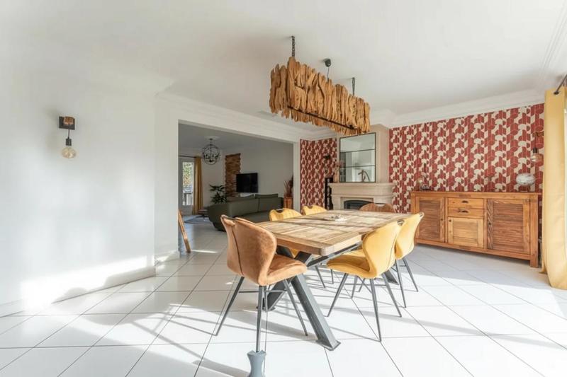 Maison - 232 m² - 8 pièces