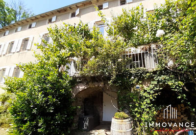 Maison - 328 m² - 12 pièces