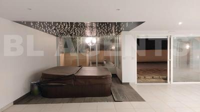 Maison - 295 m² - 9 pièces