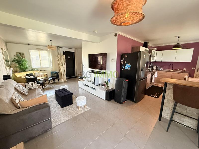 Maison - 90 m² - 5 pièces