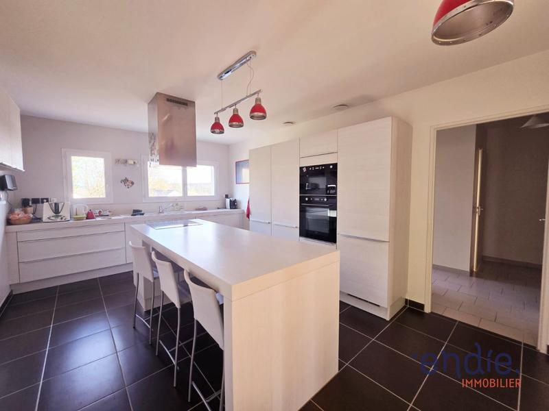 Maison - 228 m² - 6 pièces