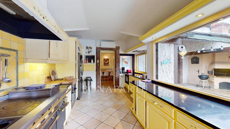 Maison - 367 m² - 16 pièces