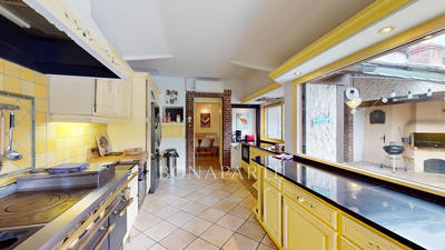 Maison - 367 m² - 16 pièces