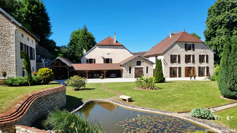 Maison - 380 m² - 9 pièces