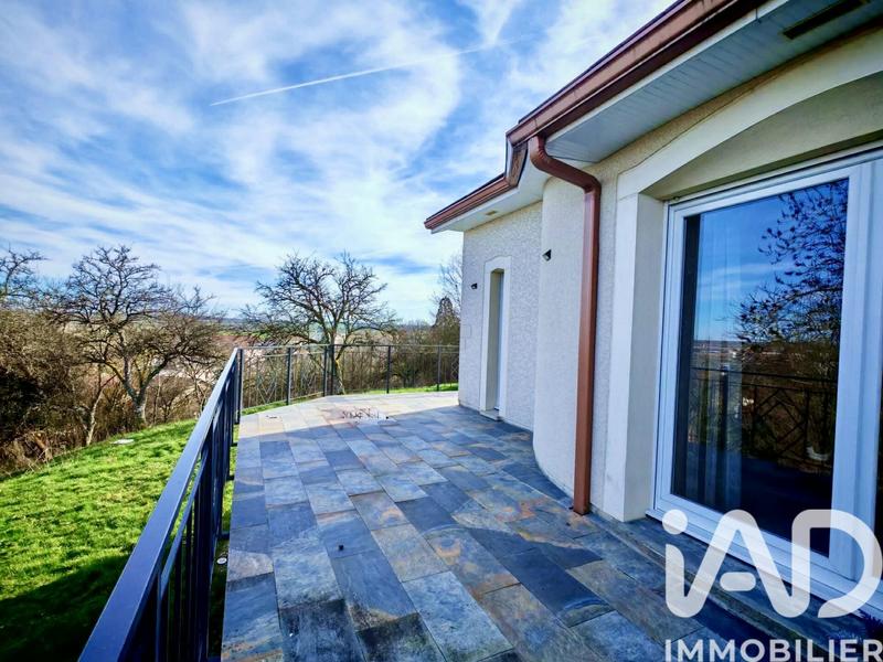 Maison - 331 m² - 6 pièces