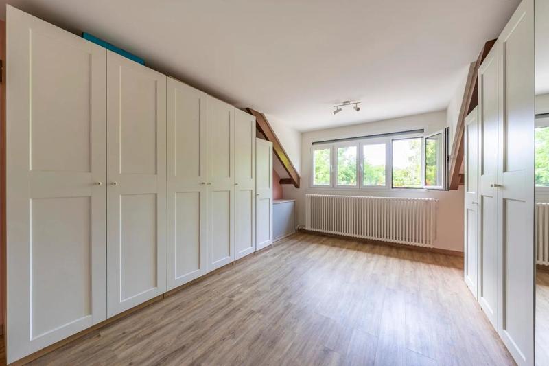 Maison - 237 m² - 7 pièces