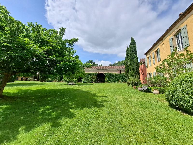 Maison - 398 m² - 12 pièces