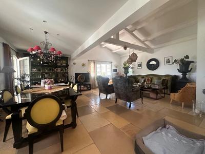 Maison - 326 m² - 5 pièces