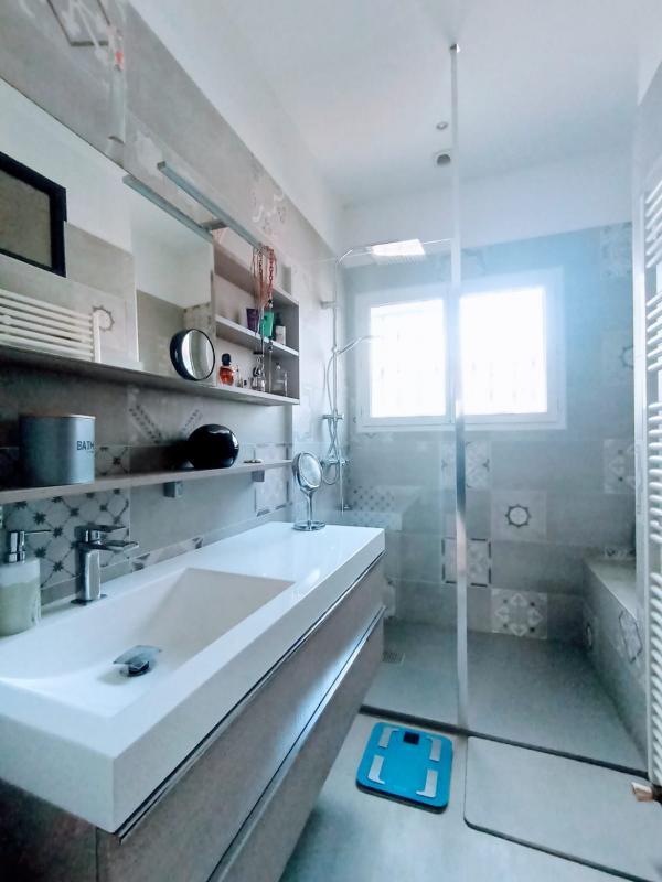 Maison - 220 m² - 10 pièces