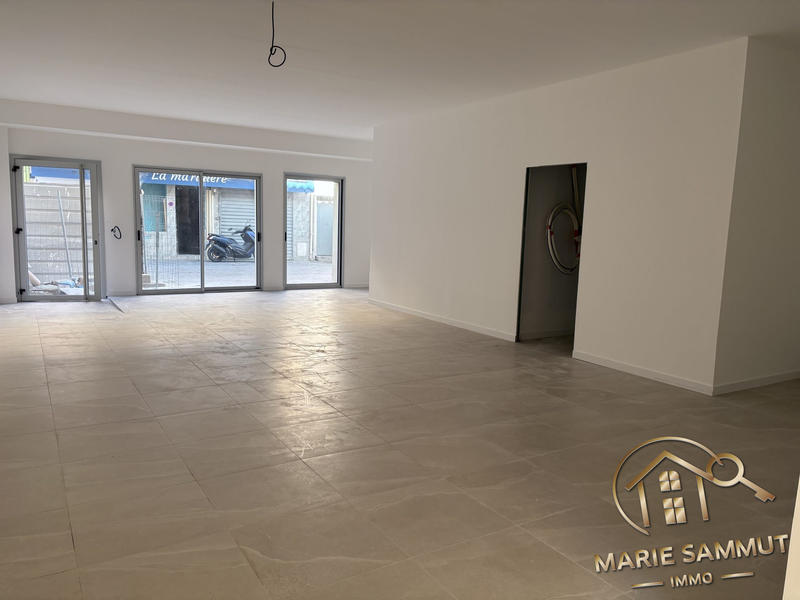 Local commercial - 73 m² - 1 pièce