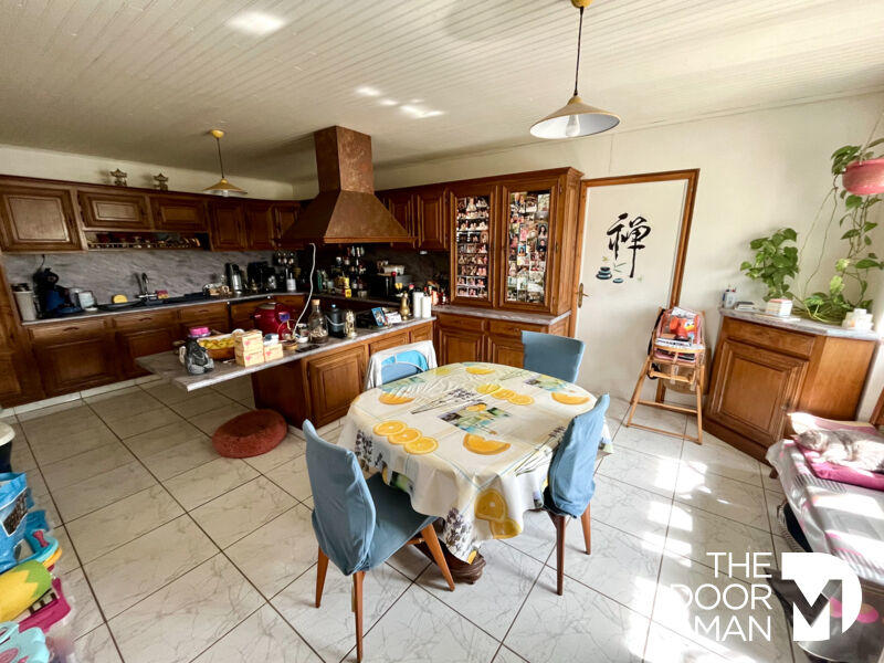 Maison - 202 m² - 8 pièces