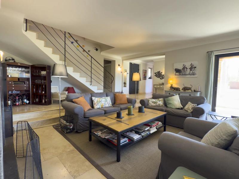 Maison - 240 m² - 9 pièces