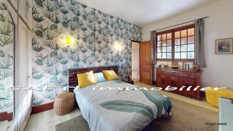 Maison - 235 m² - 10 pièces