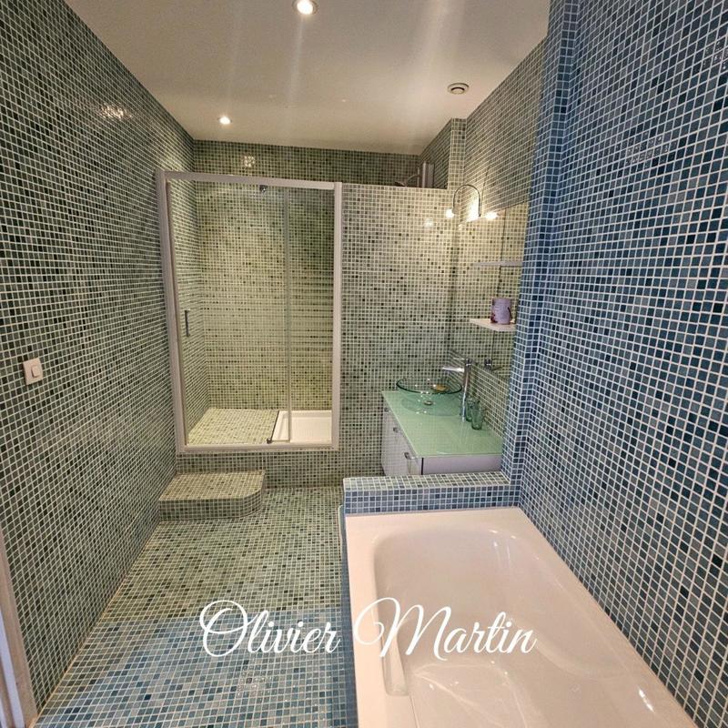 Maison - 258 m² - 11 pièces