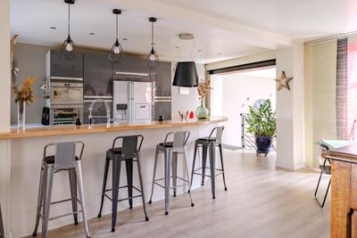 Maison - 205 m² - 8 pièces