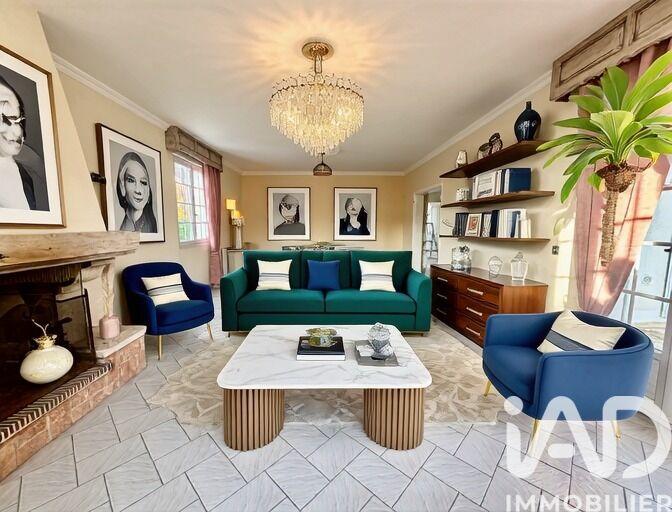 Maison - 262 m² - 7 pièces