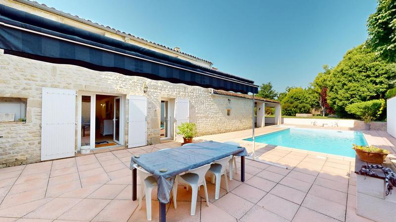 Maison - 265 m² - 7 pièces