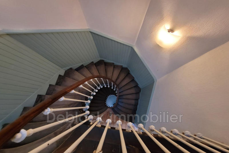 Maison - 360 m² - 9 pièces
