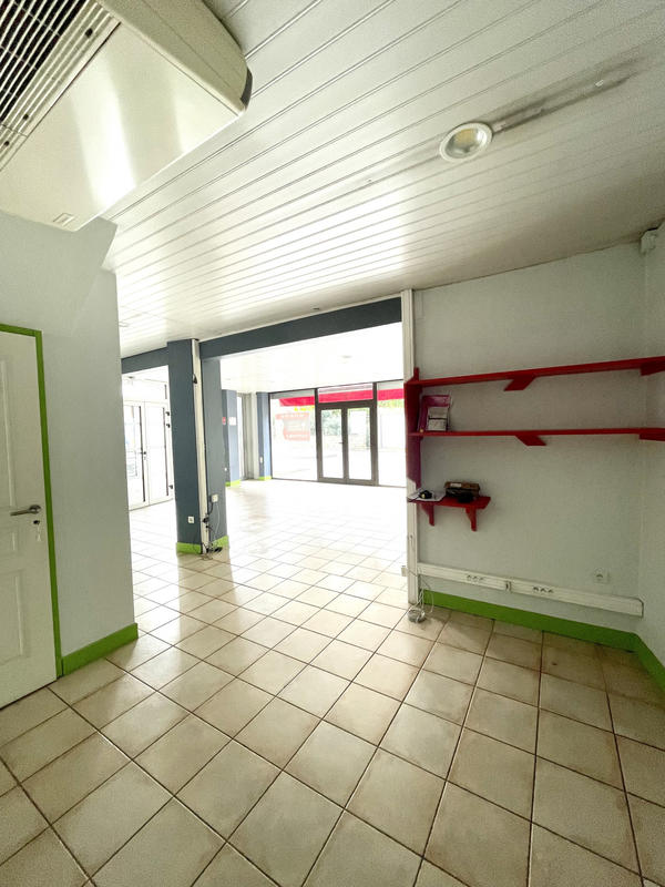 Local commercial - 155 m²