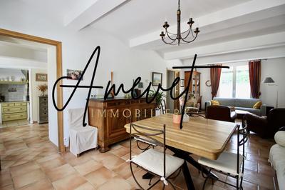 Mas - 204 m² - 9 pièces