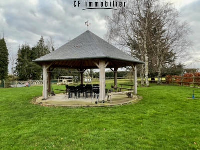 Maison - 250 m² - 8 pièces