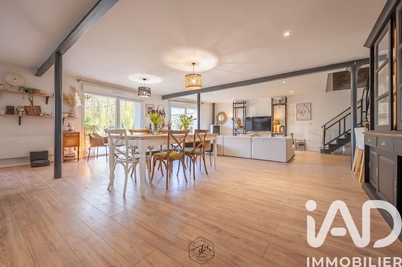 Maison - 230 m² - 7 pièces