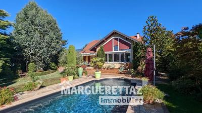 Maison - 250 m² - 9 pièces