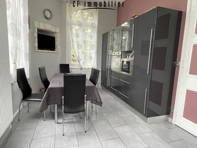 Maison - 180 m² - 8 pièces