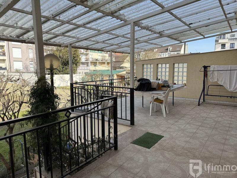 Pavillon - 200 m² - 8 pièces