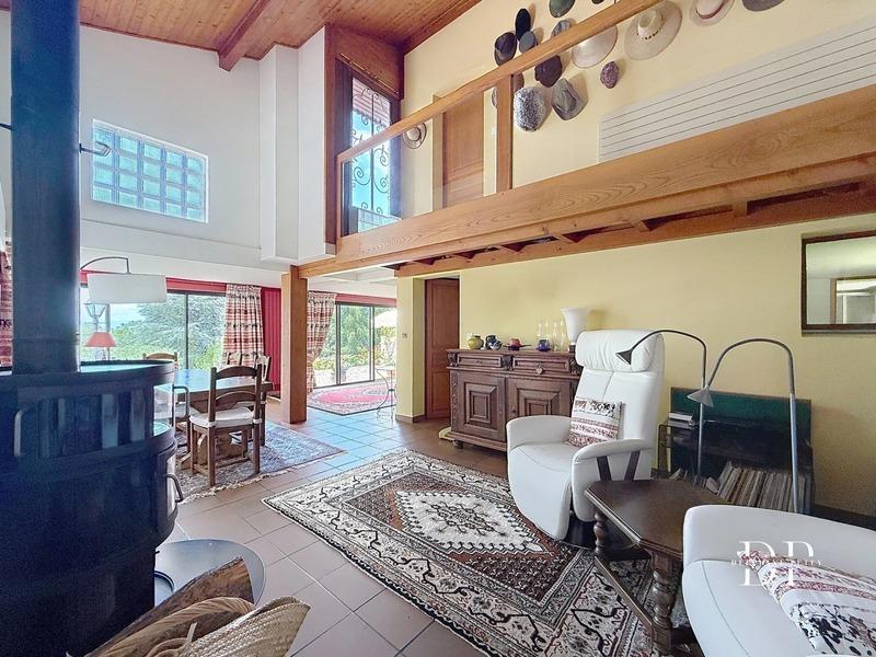 Maison - 259 m² - 5 pièces