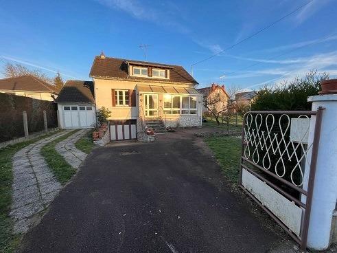 Maison - 90 m² - 5 pièces