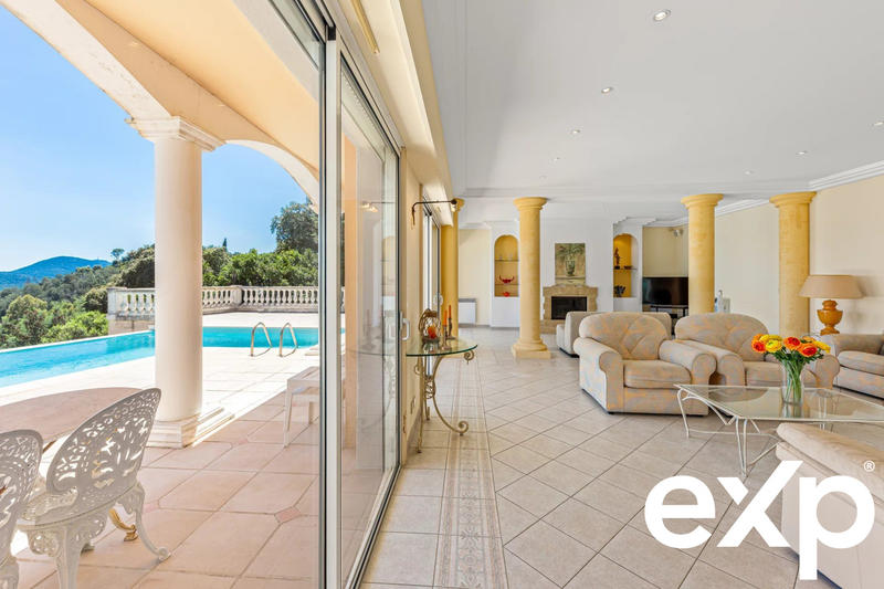 Villa - 285 m² - 6 pièces