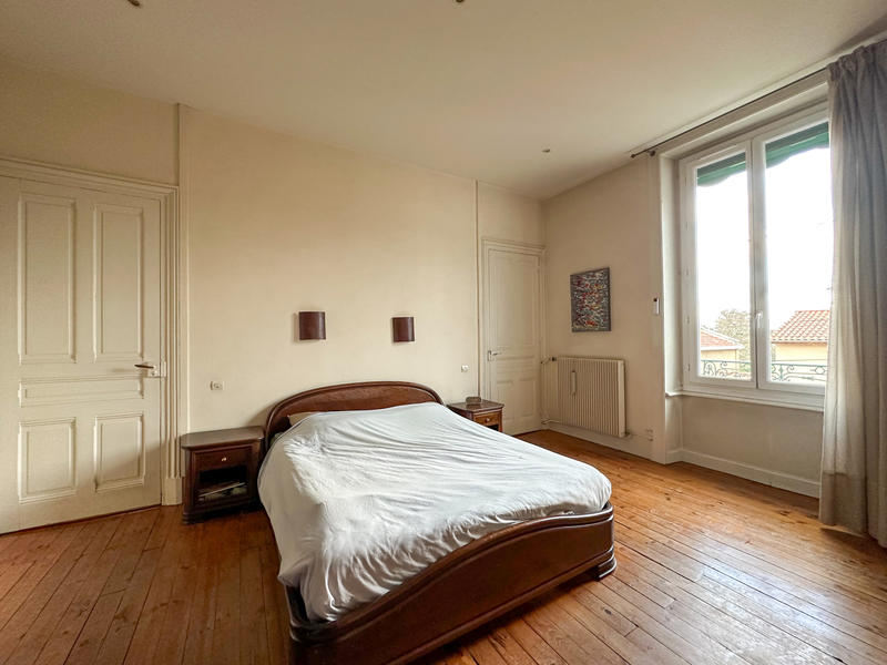 Maison - 317 m² - 10 pièces