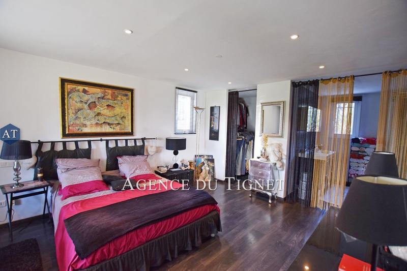 Maison - 205 m² - 7 pièces