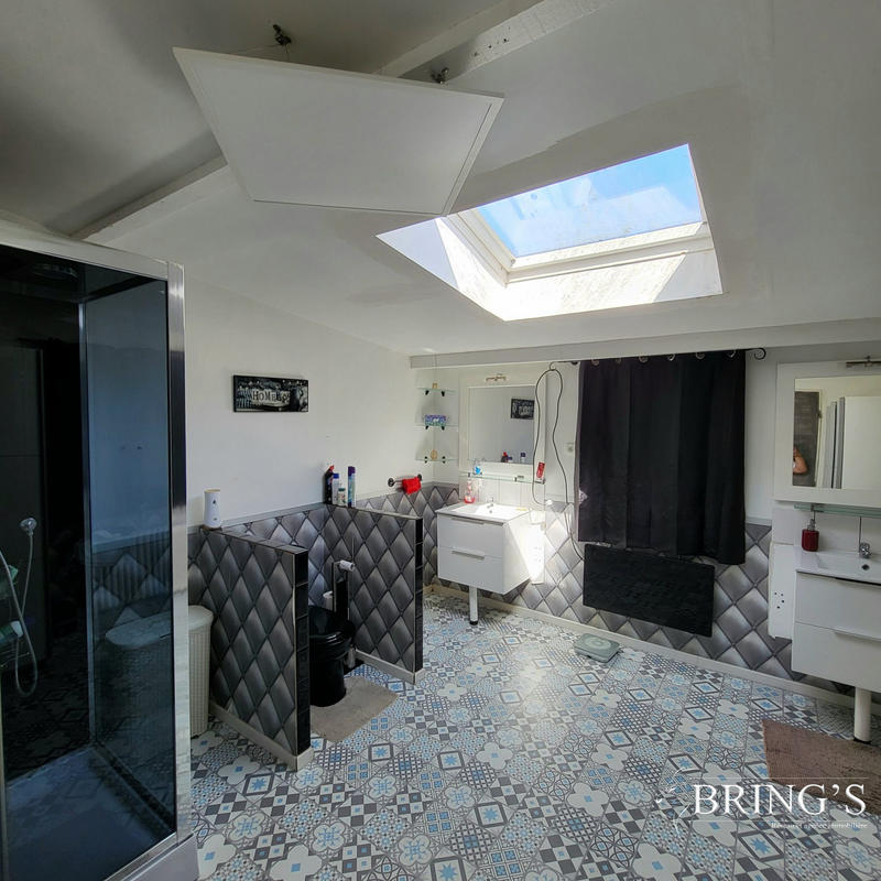 Maison - 206 m² - 8 pièces