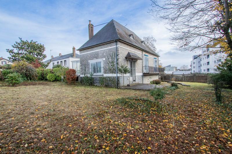 Maison traditionnelle - 174 m² - 6 pièces