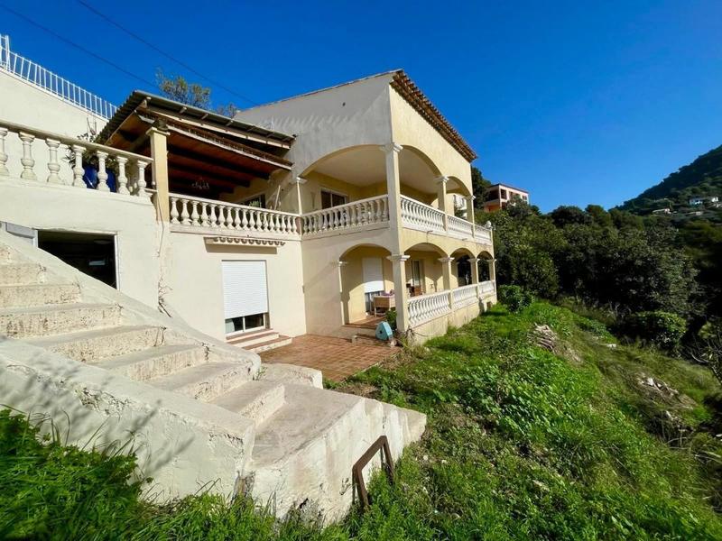 Maison - 289 m² - 7 pièces