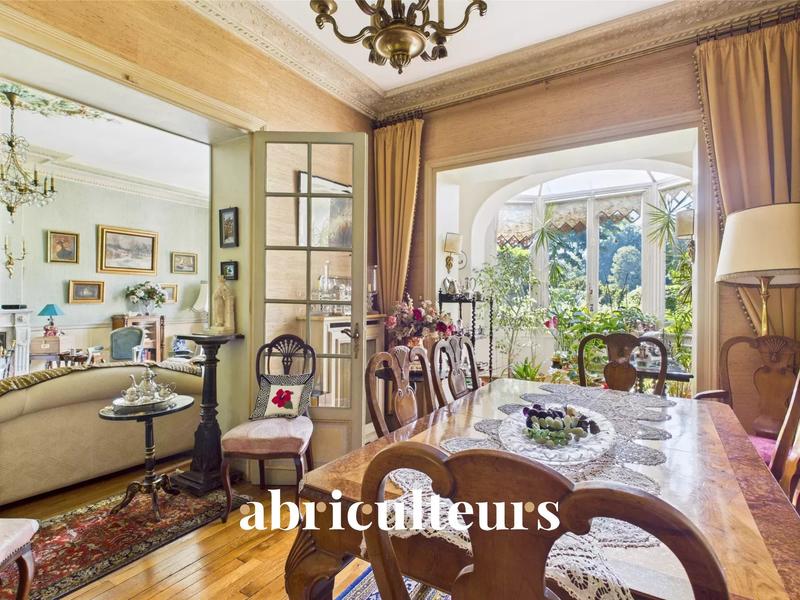 Appartement - 165 m² - 6 pièces