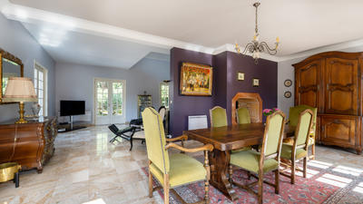 Maison - 325 m² - 7 pièces