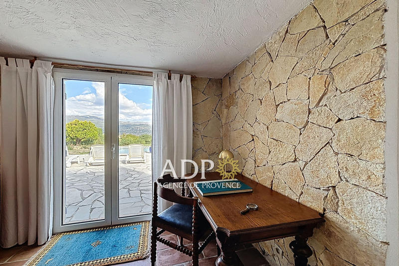 Maison - 218 m² - 8 pièces