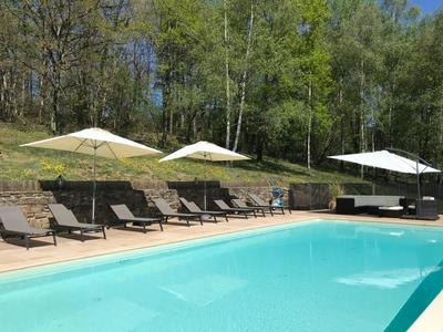 Propriété - 250 m² - 11 pièces