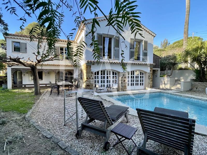 Villa - 273 m² - 12 pièces