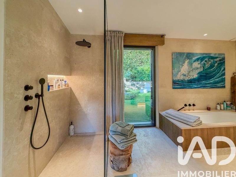 Maison - 245 m² - 5 pièces