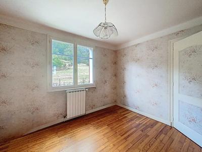 Maison - 84 m² - 8 pièces