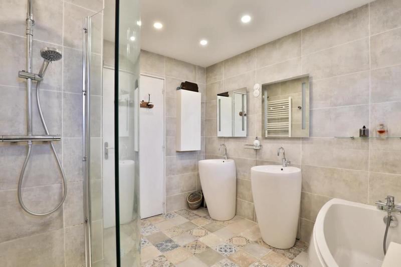 Maison - 204 m² - 6 pièces