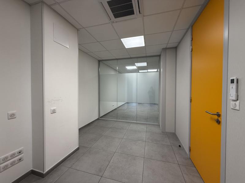 Local commercial - 139 m² - 6 pièces